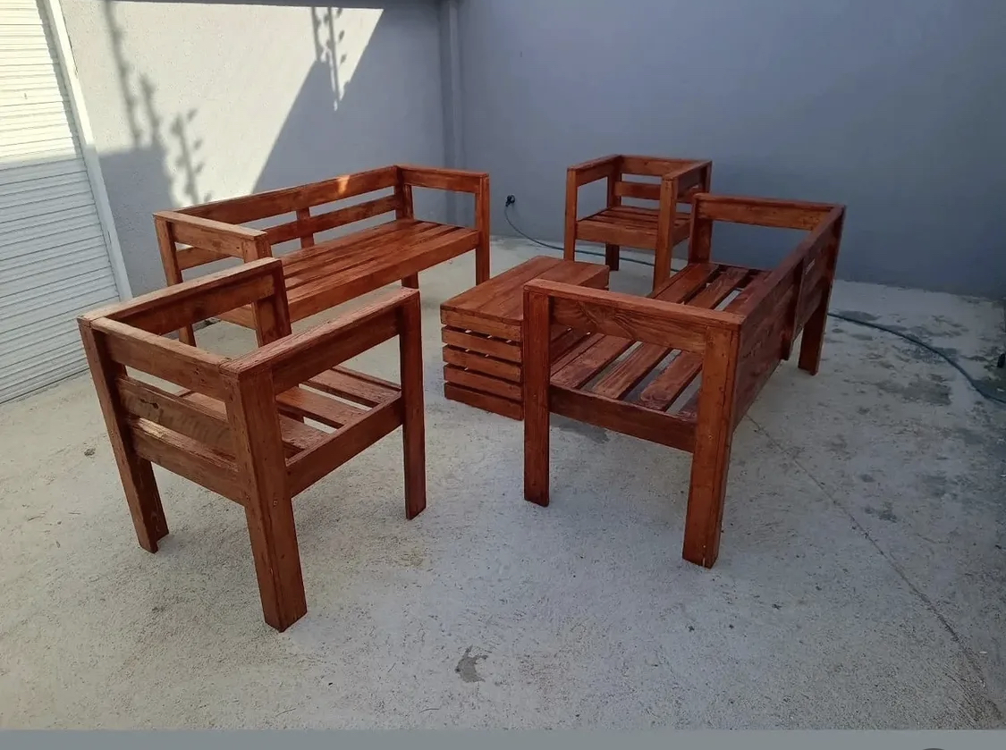Conjunto de móveis rústicos